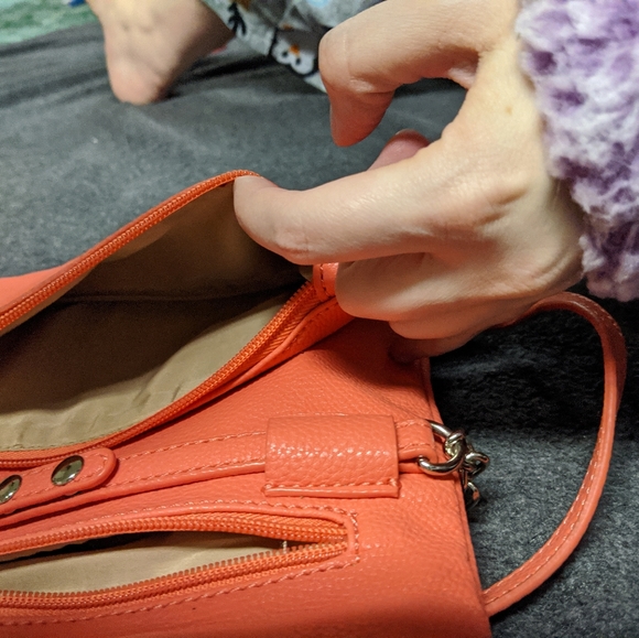 Women's small purse/crossbody/ wristlet. - Picture 4 of 6